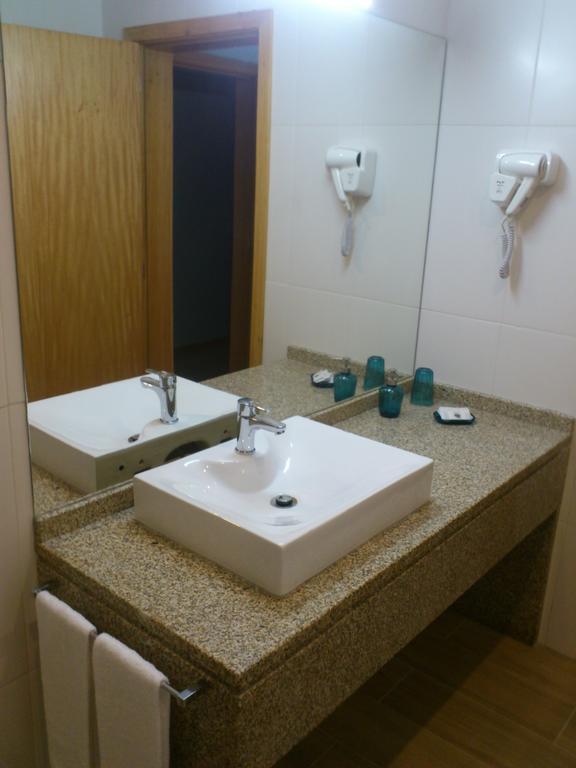 Hotel Lagoa Azul Do Geres Bilik gambar