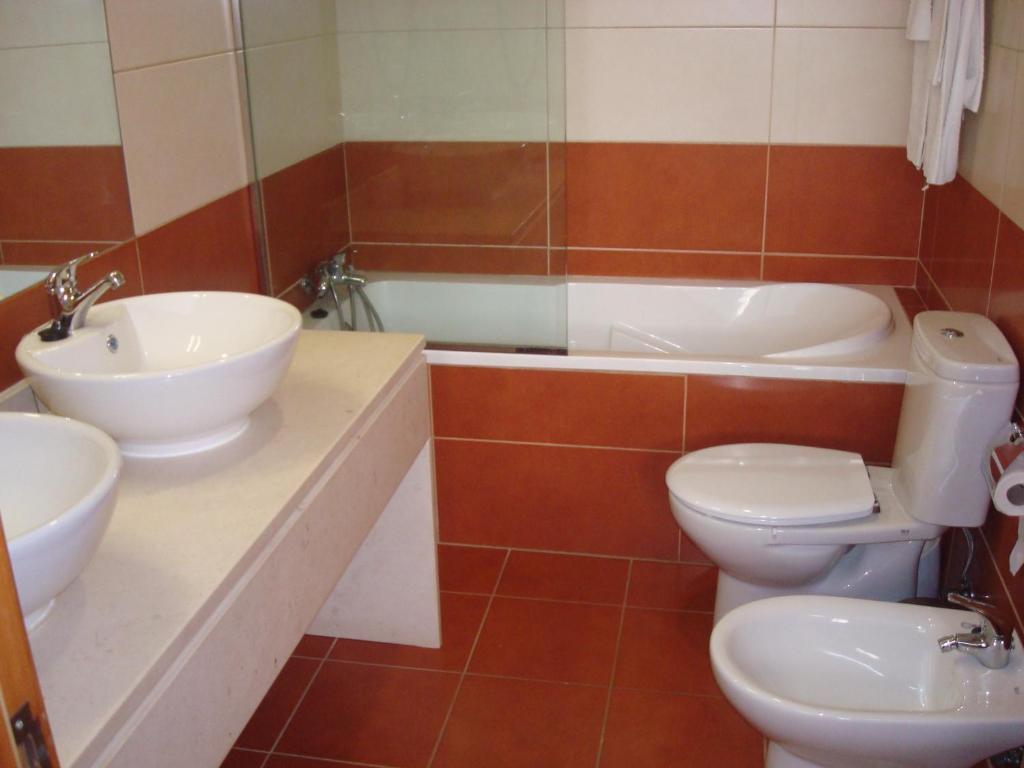 Hotel Lagoa Azul Do Geres Bilik gambar