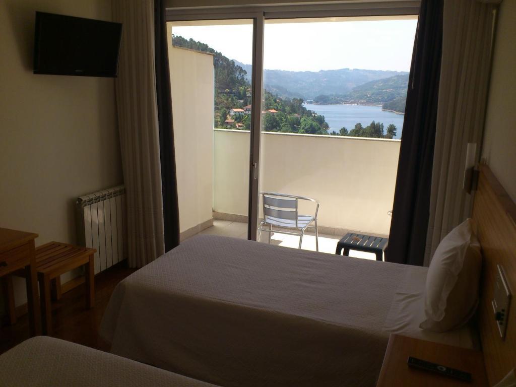 Hotel Lagoa Azul Do Geres Bilik gambar